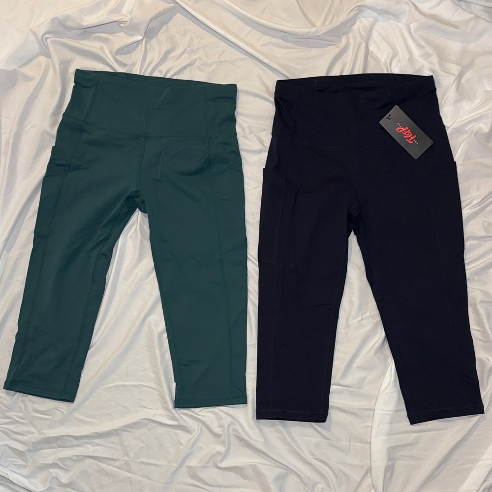The Gym People (TGP) Pair of high Waist Crop Leggings w/ Phone Pockets - Size M
